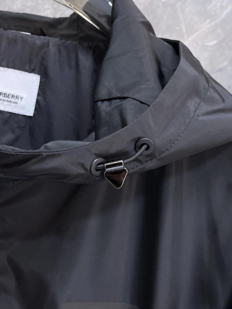 Minimalist Burberry Outwear 102239