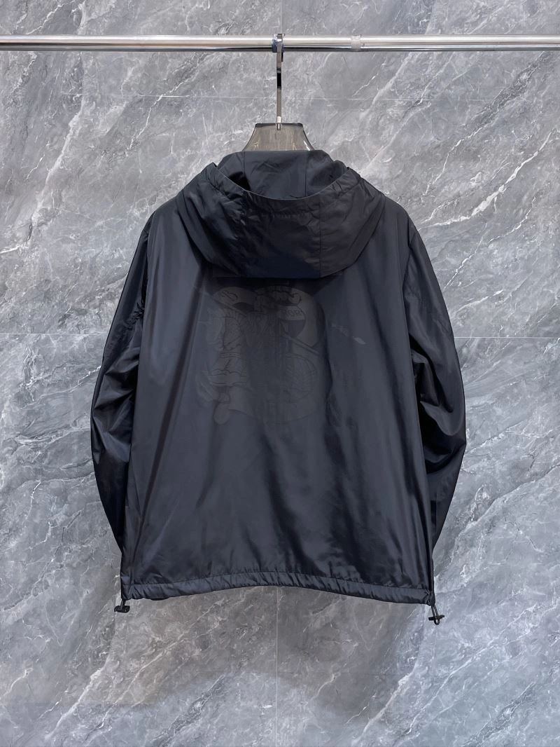 Minimalist Burberry Outwear 102239