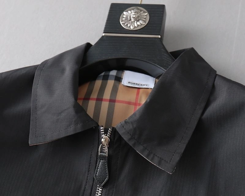 Burberry Outwear Chic 102233