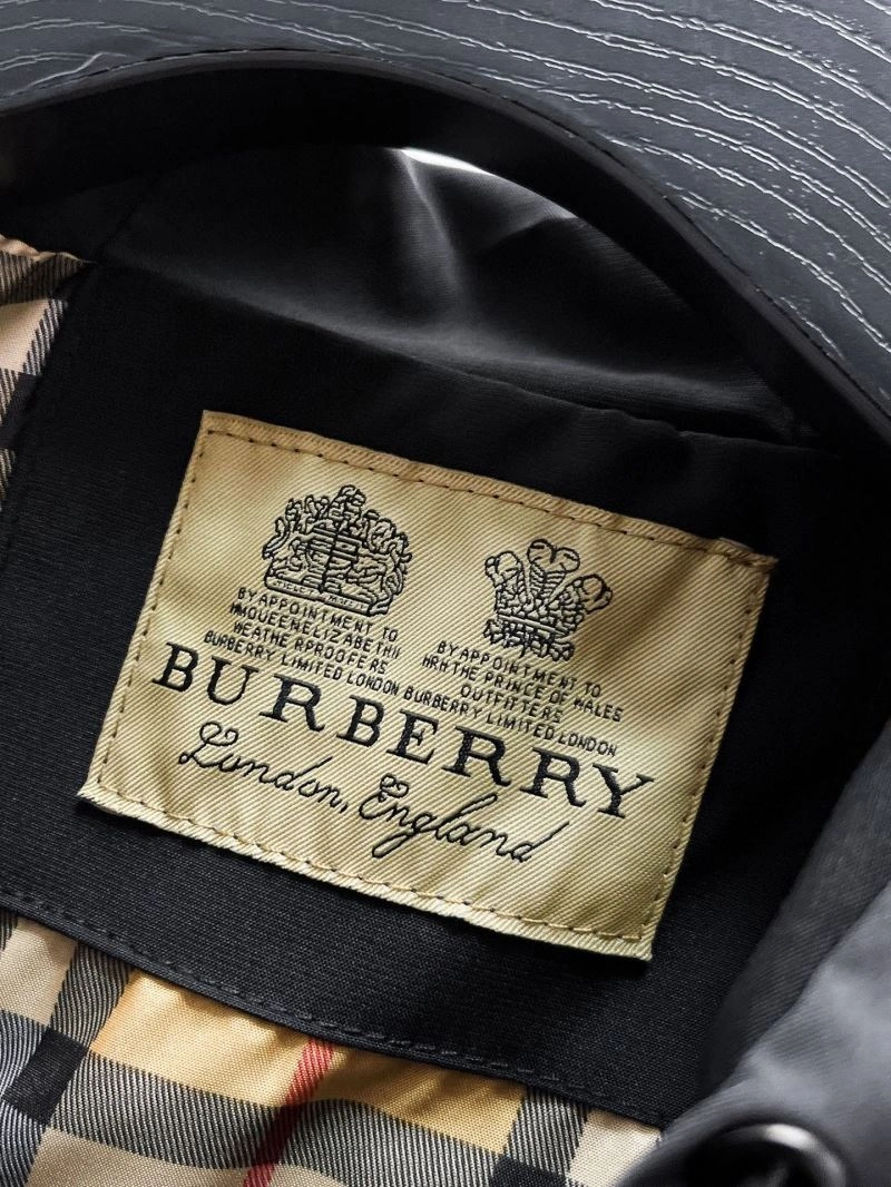 Burberry Outwear Bright 102204