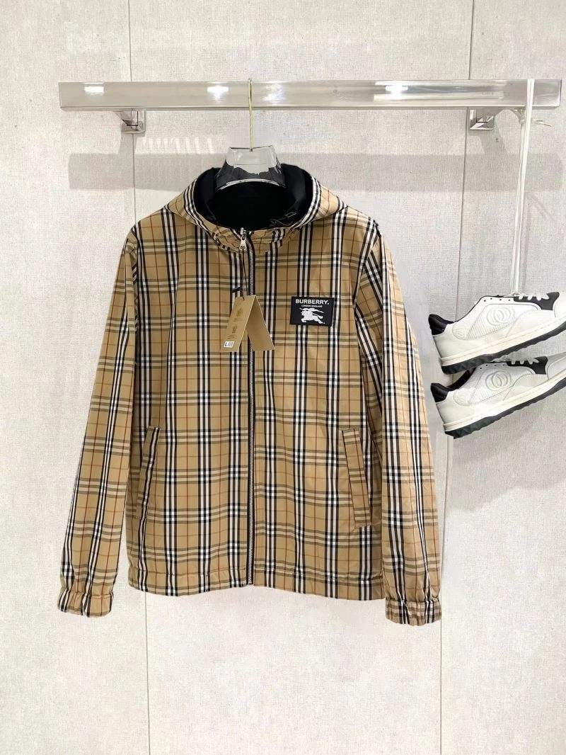 Timeless Burberry Outwear 102270