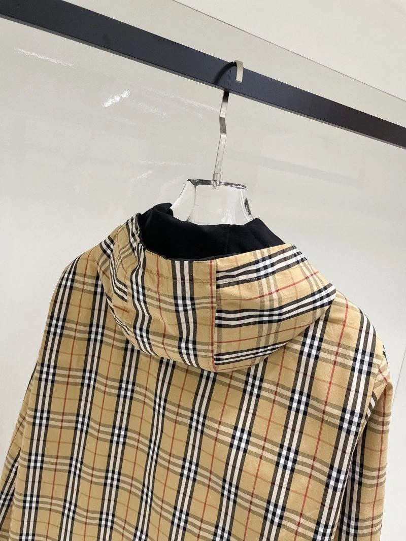 Timeless Burberry Outwear 102270