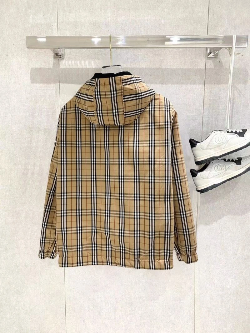 Timeless Burberry Outwear 102270