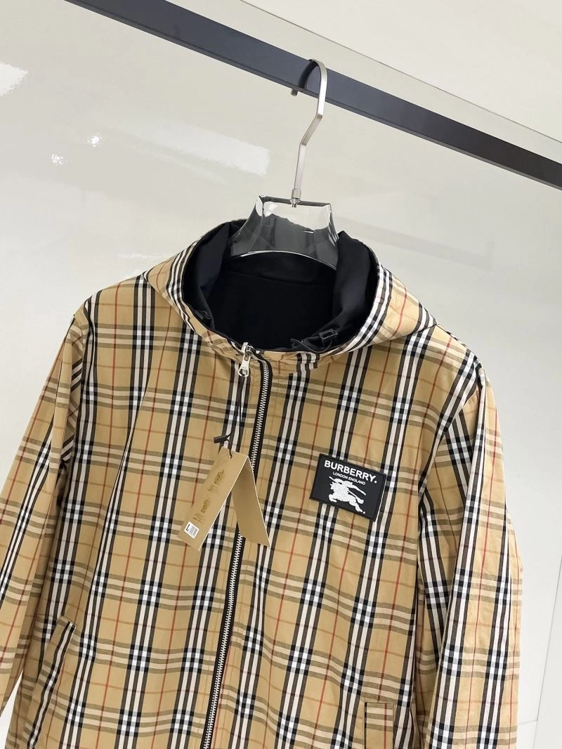 Timeless Burberry Outwear 102270