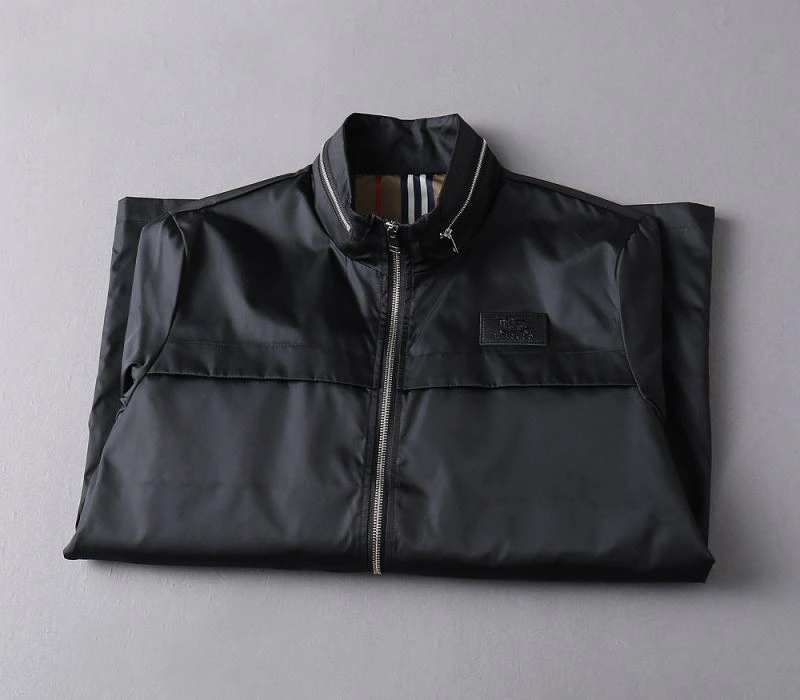 Stretchable Burberry Outwear 102181