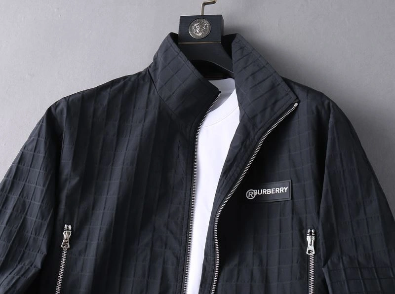 Elegant Burberry Outwear 102143