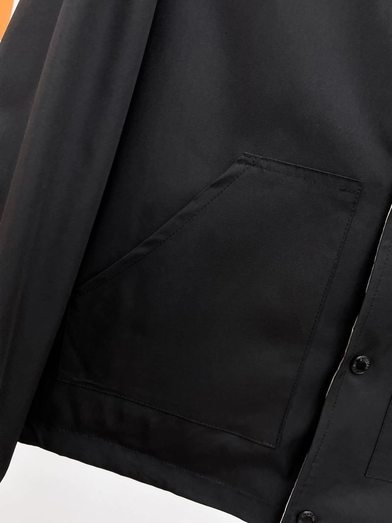 Versatile Burberry Outwear 102106