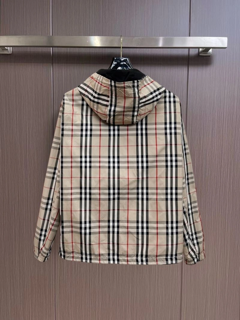Versatile Burberry Outwear 102106