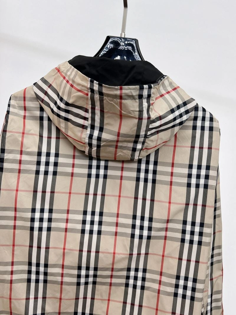 Versatile Burberry Outwear 102106