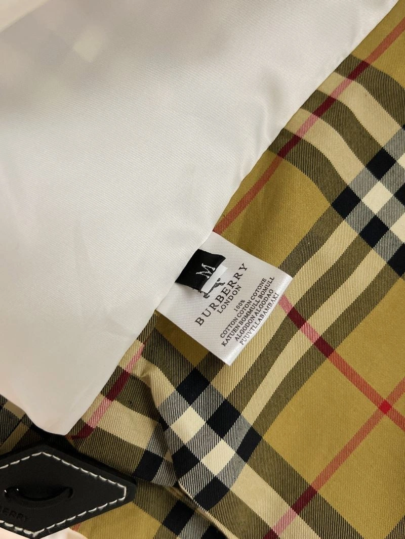 Breathable Burberry Outwear 102103