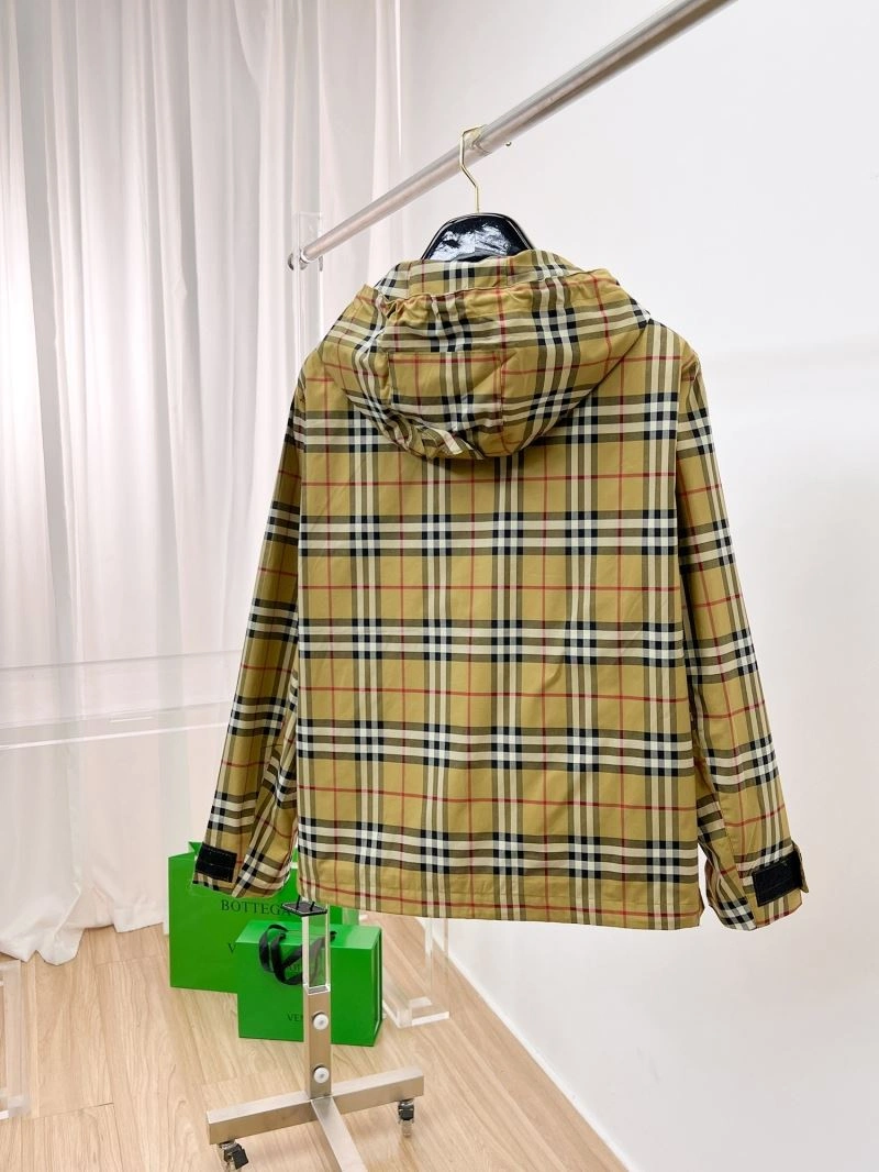Breathable Burberry Outwear 102103