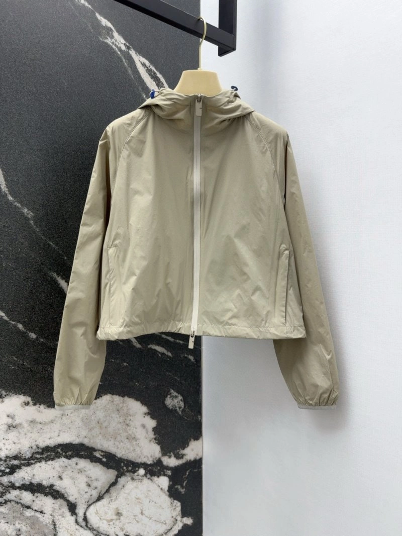 Lightweight Burberry Outwear 99162