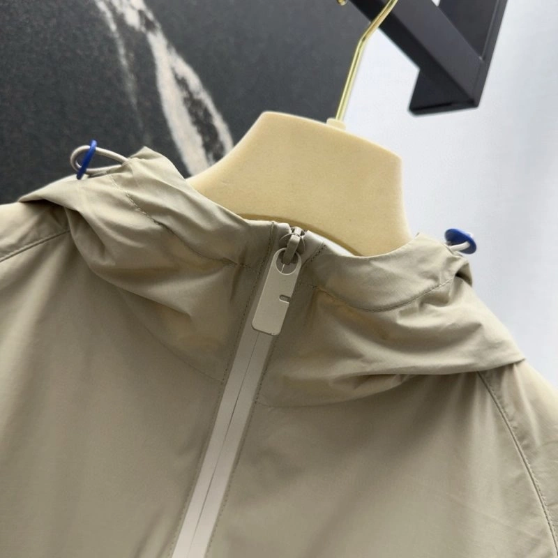 Lightweight Burberry Outwear 99162