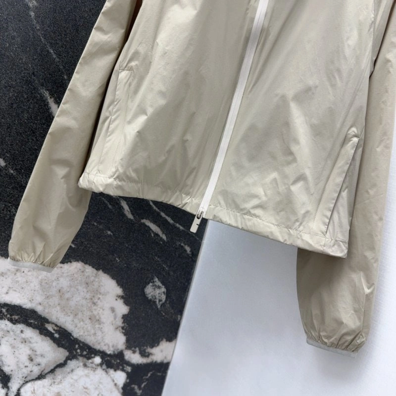 Lightweight Burberry Outwear 99162