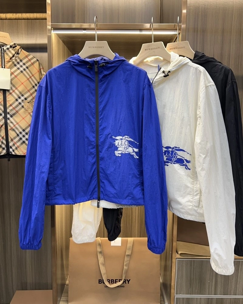 Effortless Burberry Outwear 99316