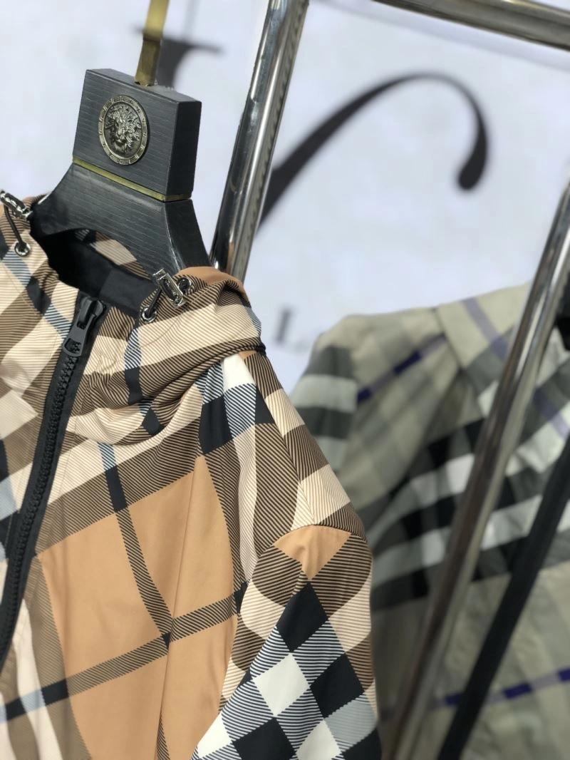 ZipUp Burberry Outwear 101728