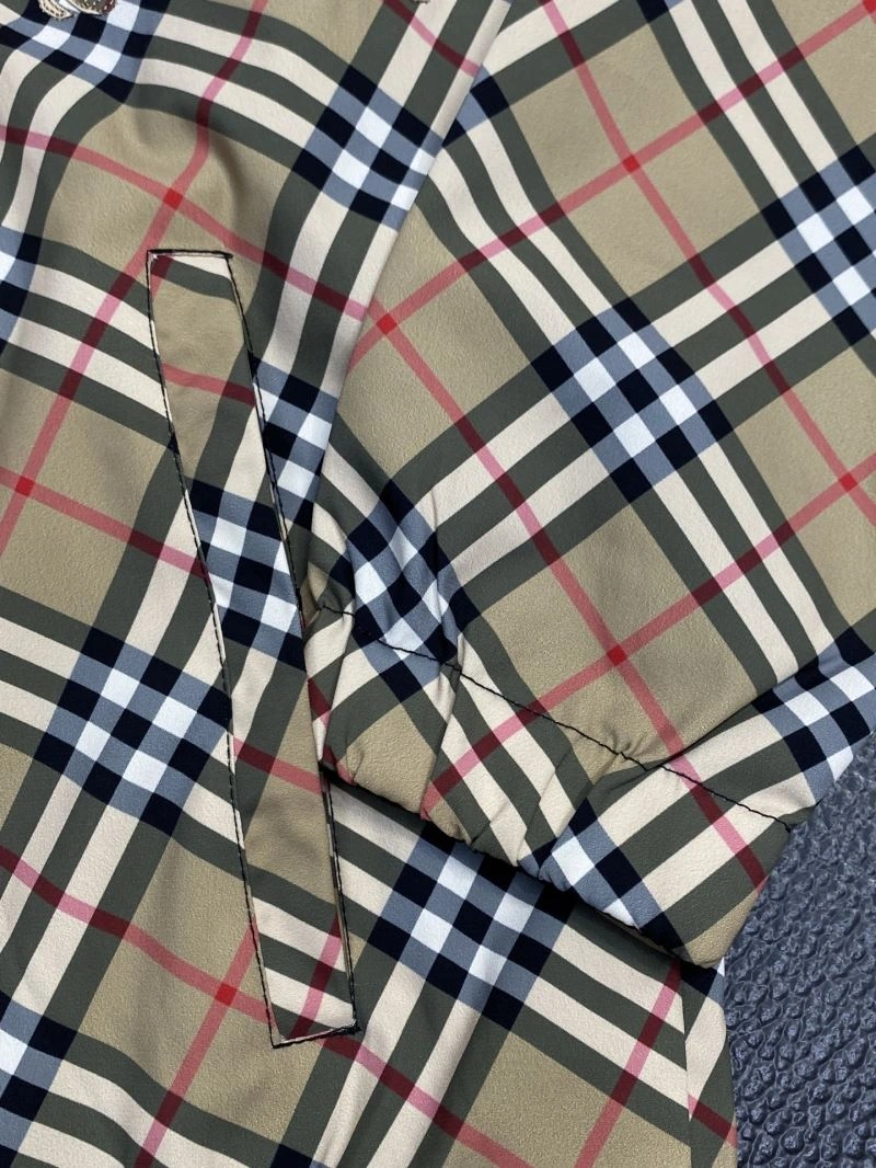 Tailored Burberry Outwear 101719