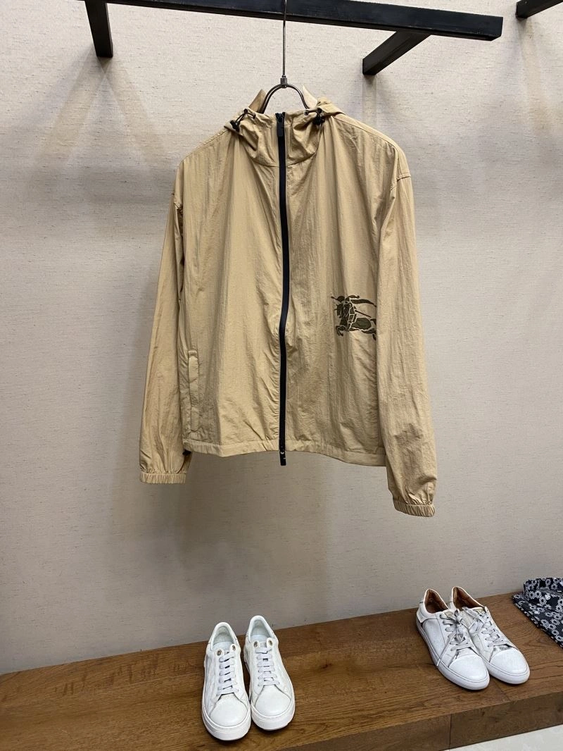 WaterResistant Burberry Outwear 101712