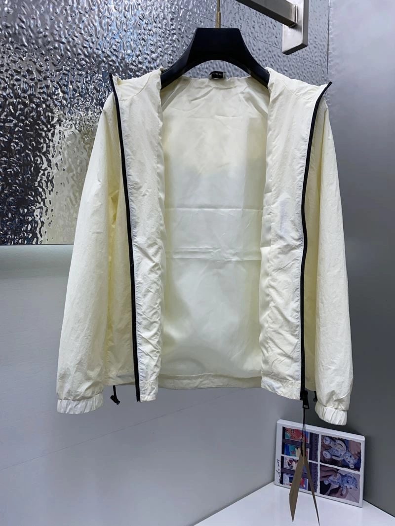 Burberry Outwear TravelReady 101689