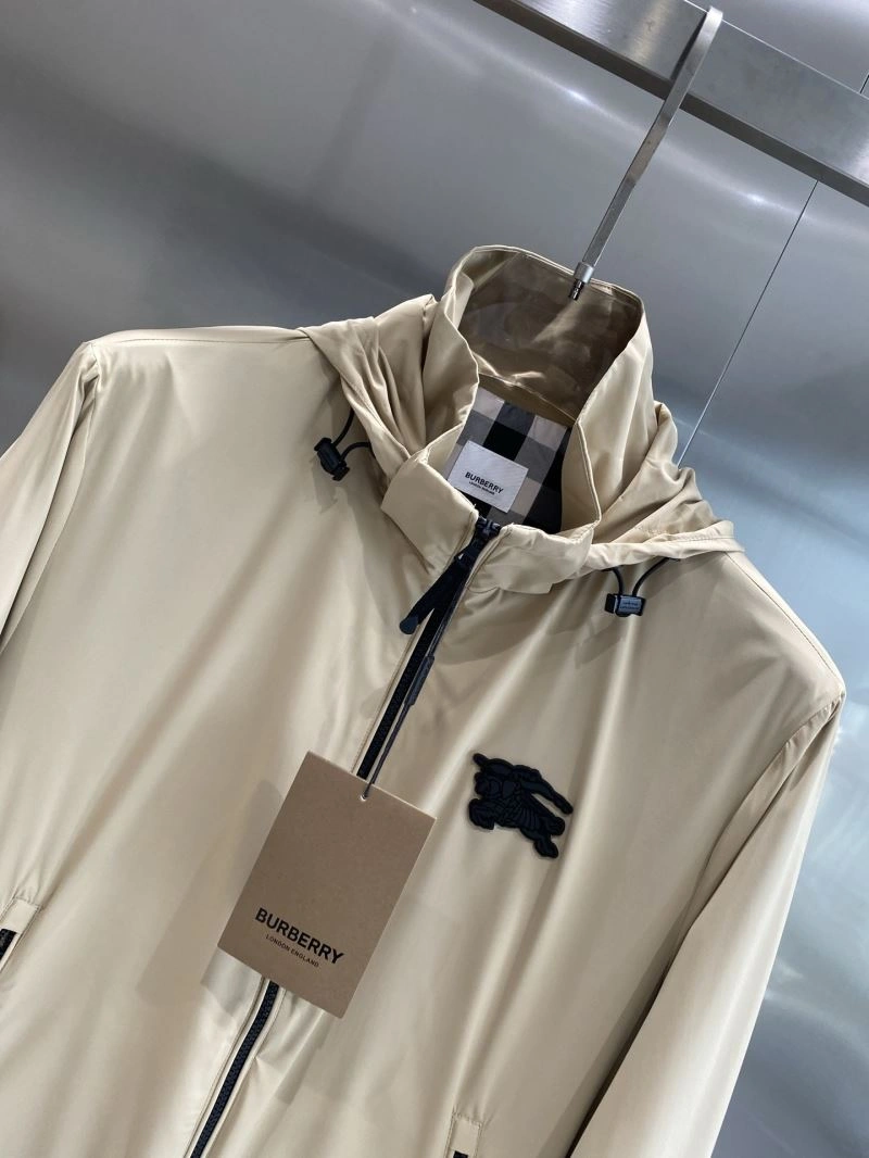 Breathable Burberry Outwear 101676