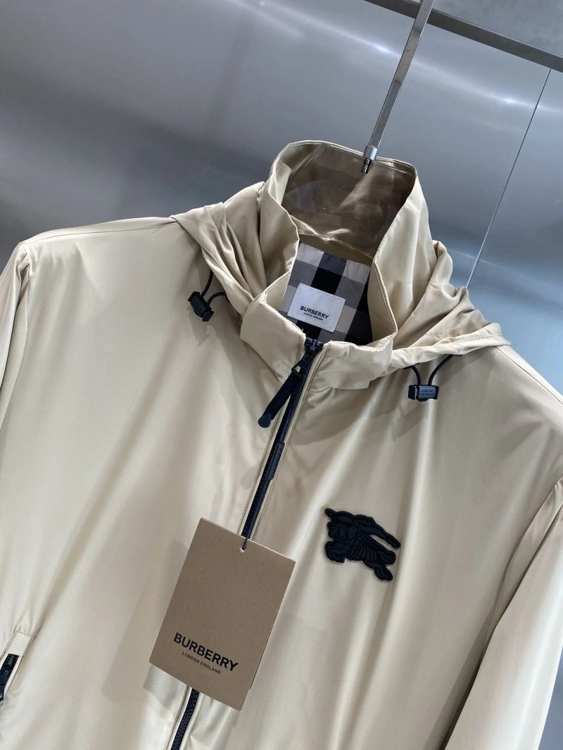 Breathable Burberry Outwear 101676