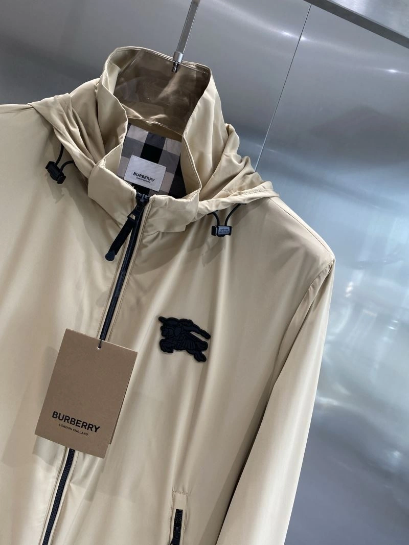 Breathable Burberry Outwear 101676