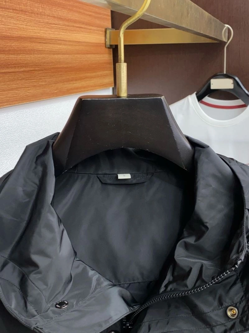 Supportive Burberry Outwear 101200
