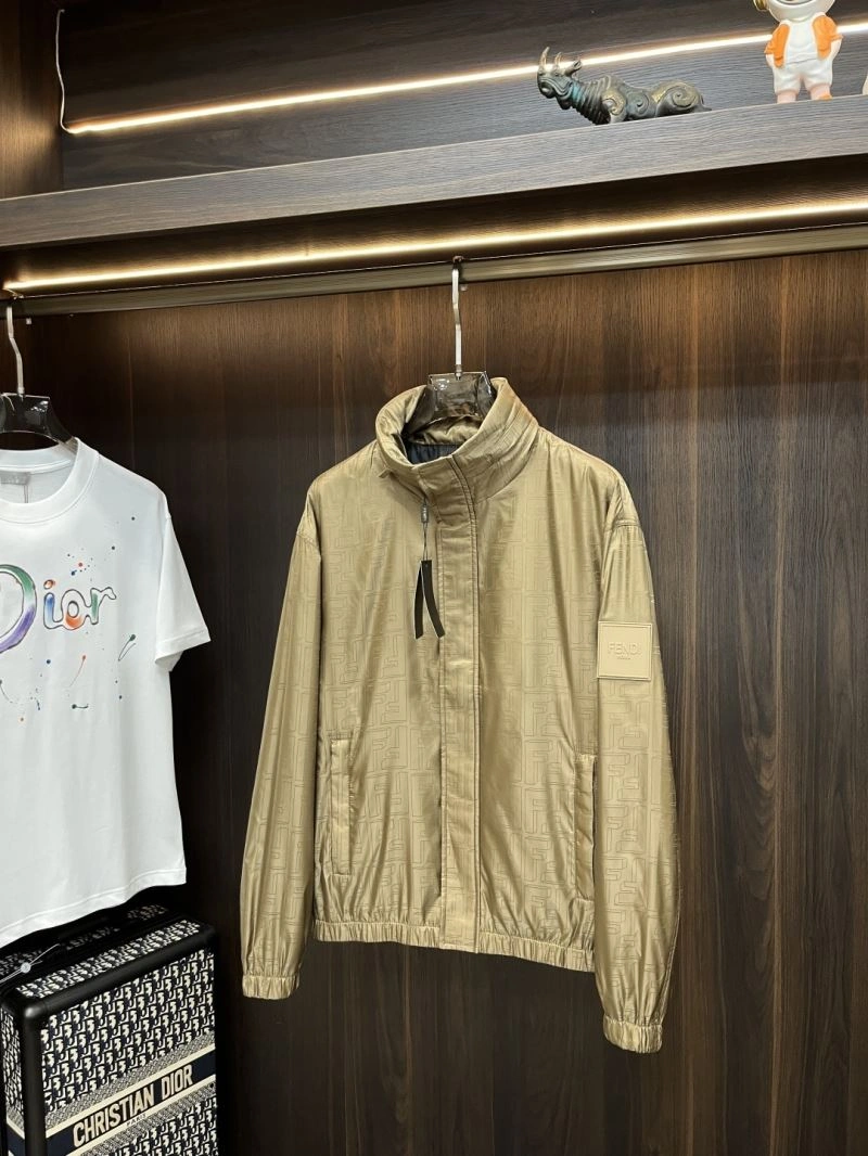 Sleek Burberry Outwear 101180