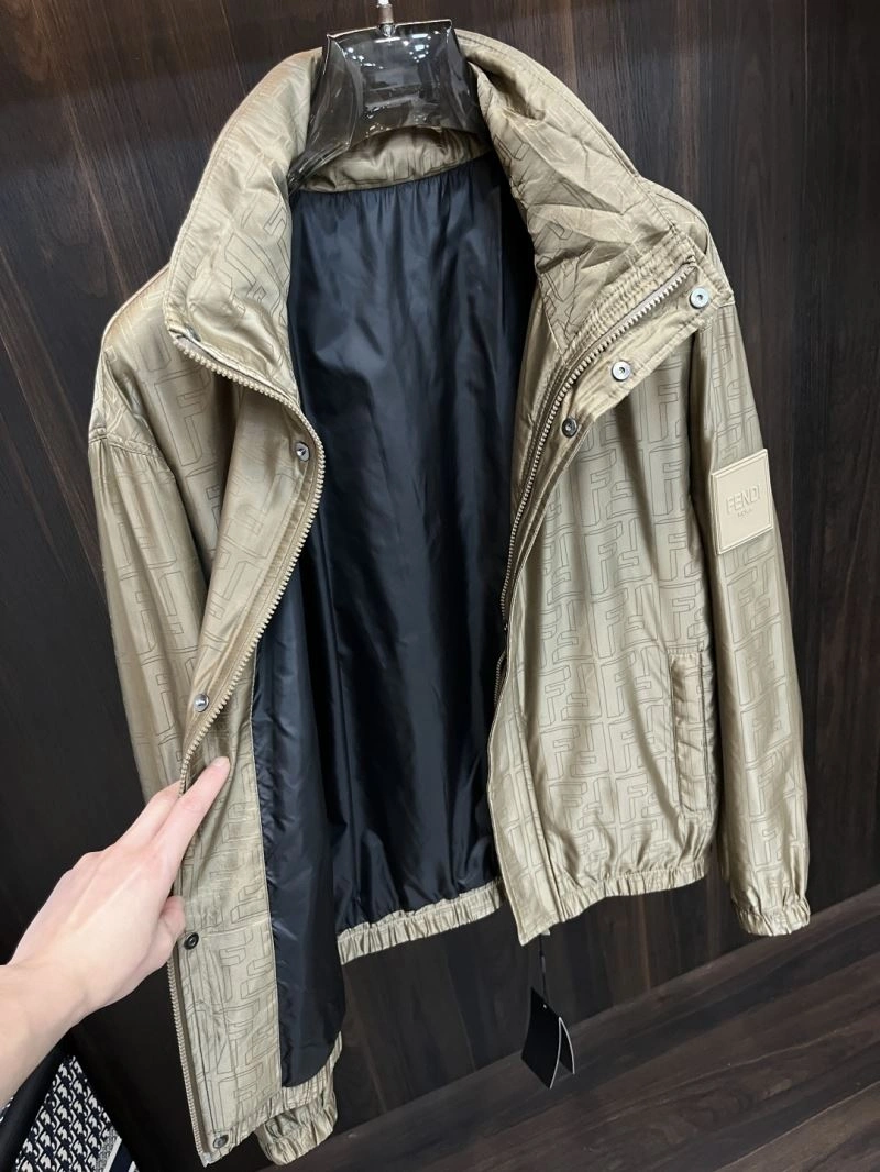 Sleek Burberry Outwear 101180