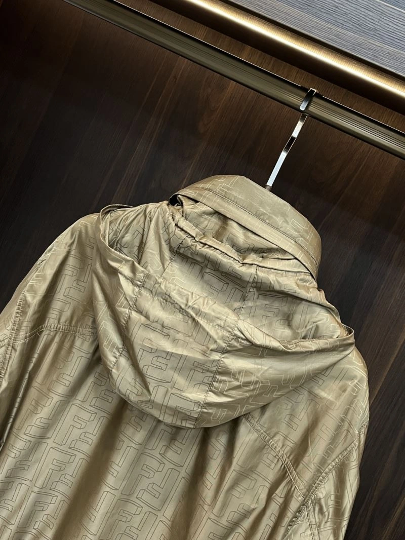 Sleek Burberry Outwear 101180