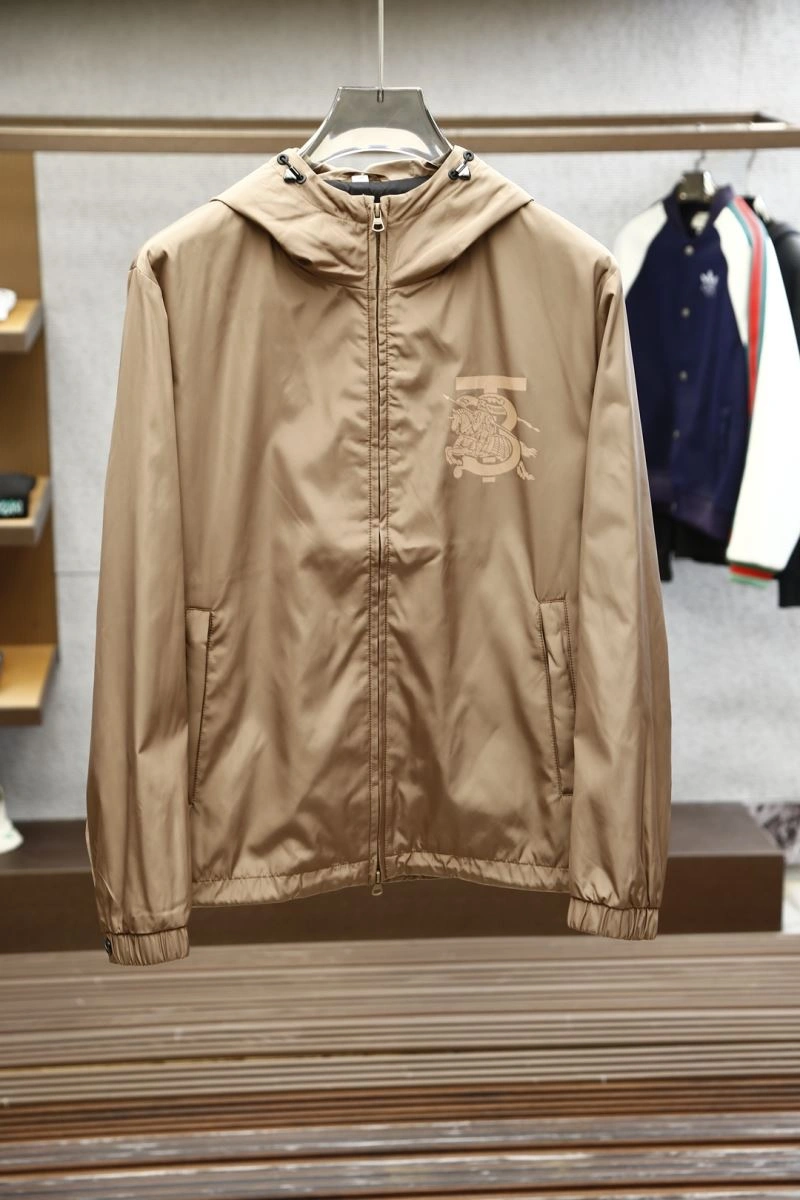 Lightweight Burberry Outwear 101192