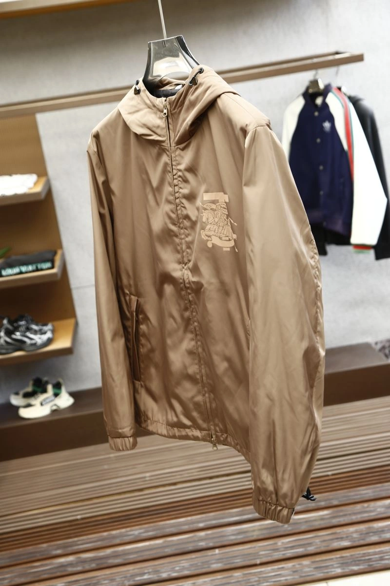 Lightweight Burberry Outwear 101192