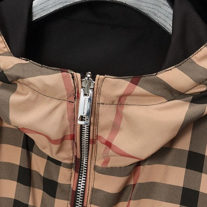 Snug Burberry Outwear 101172