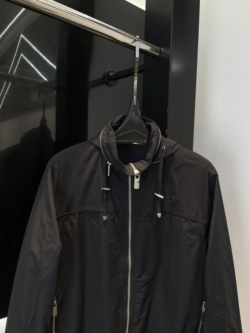 Burberry Outwear Sleek 99306