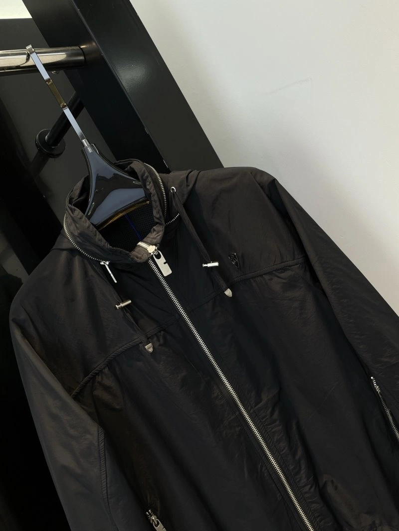 Burberry Outwear Sleek 99306