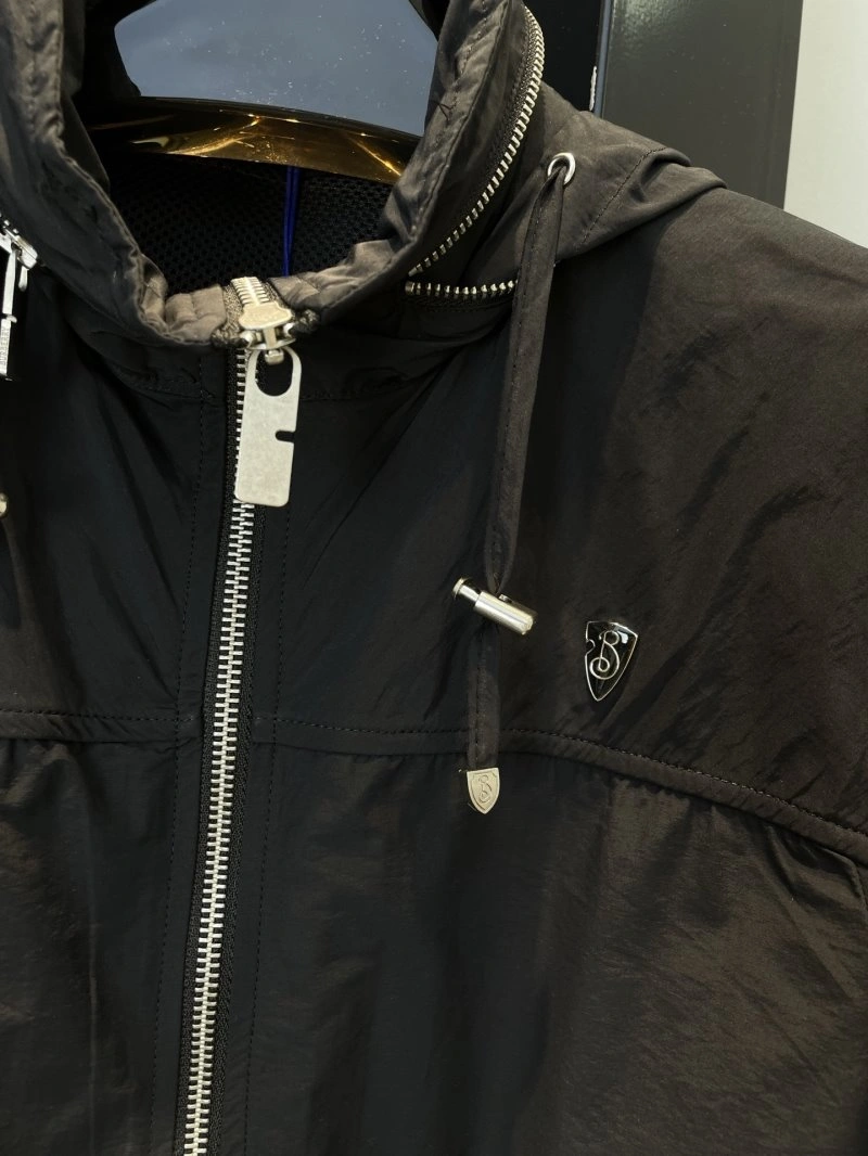 Burberry Outwear Sleek 99306