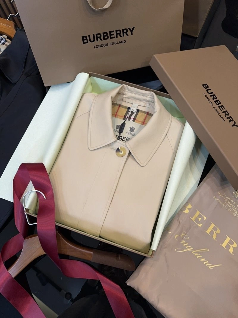Burberry Outwear GoAnywhere 99330