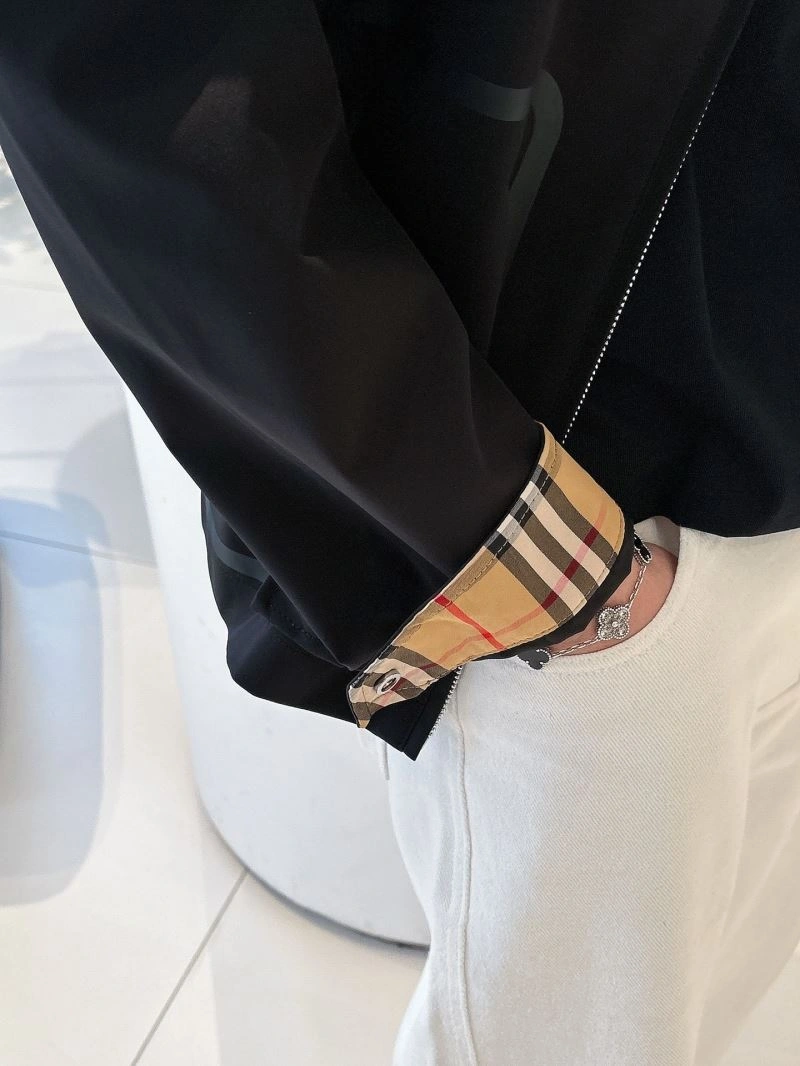 WaterResistant Burberry Outwear 100755