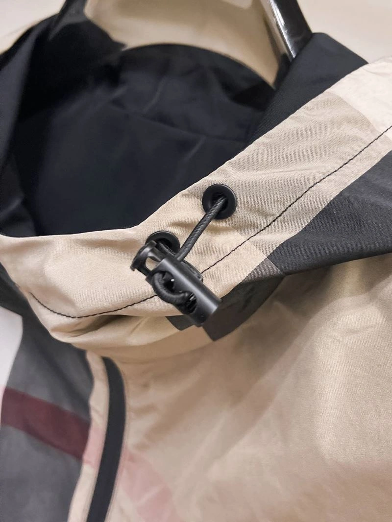 Breathable Burberry Outwear 100754