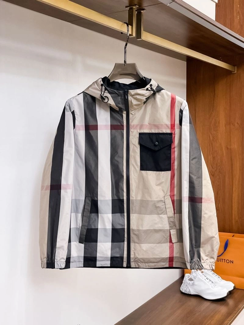Breathable Burberry Outwear 100754