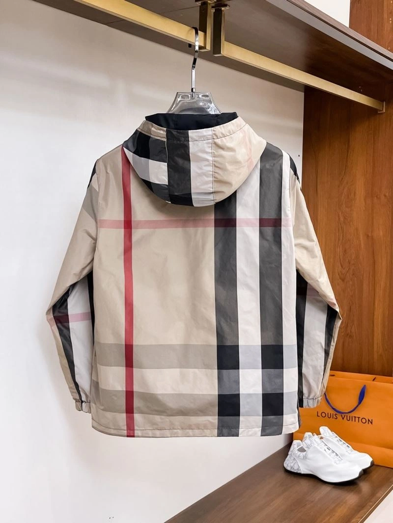 Breathable Burberry Outwear 100754