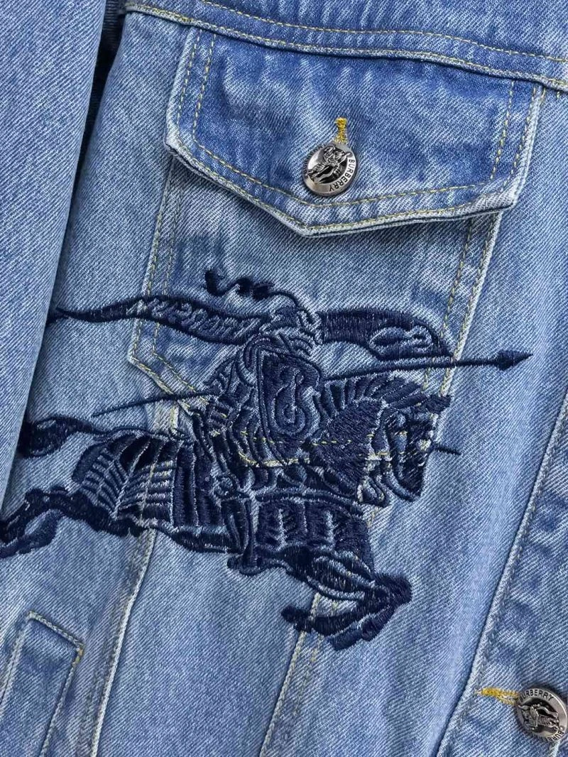 Trendsetting Burberry Outwear 100751
