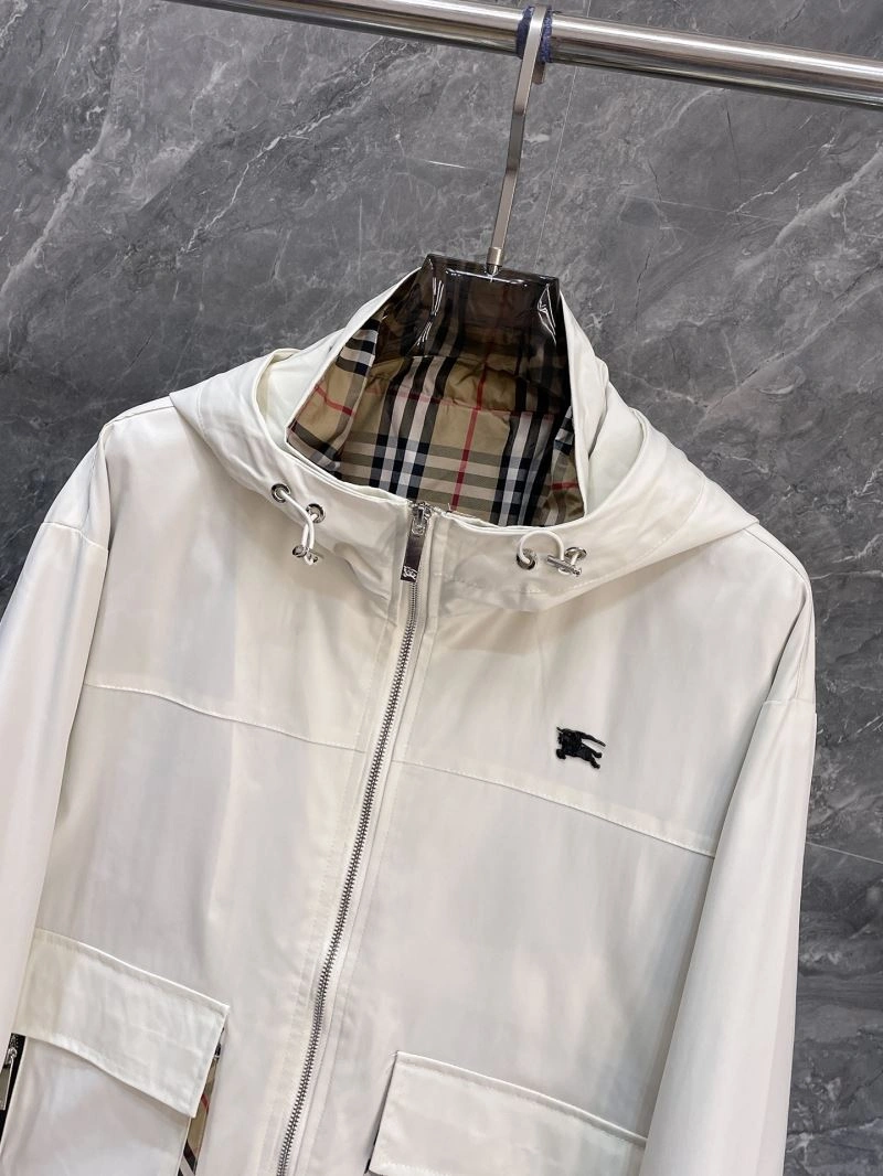 Minimalist Burberry Outwear 100736