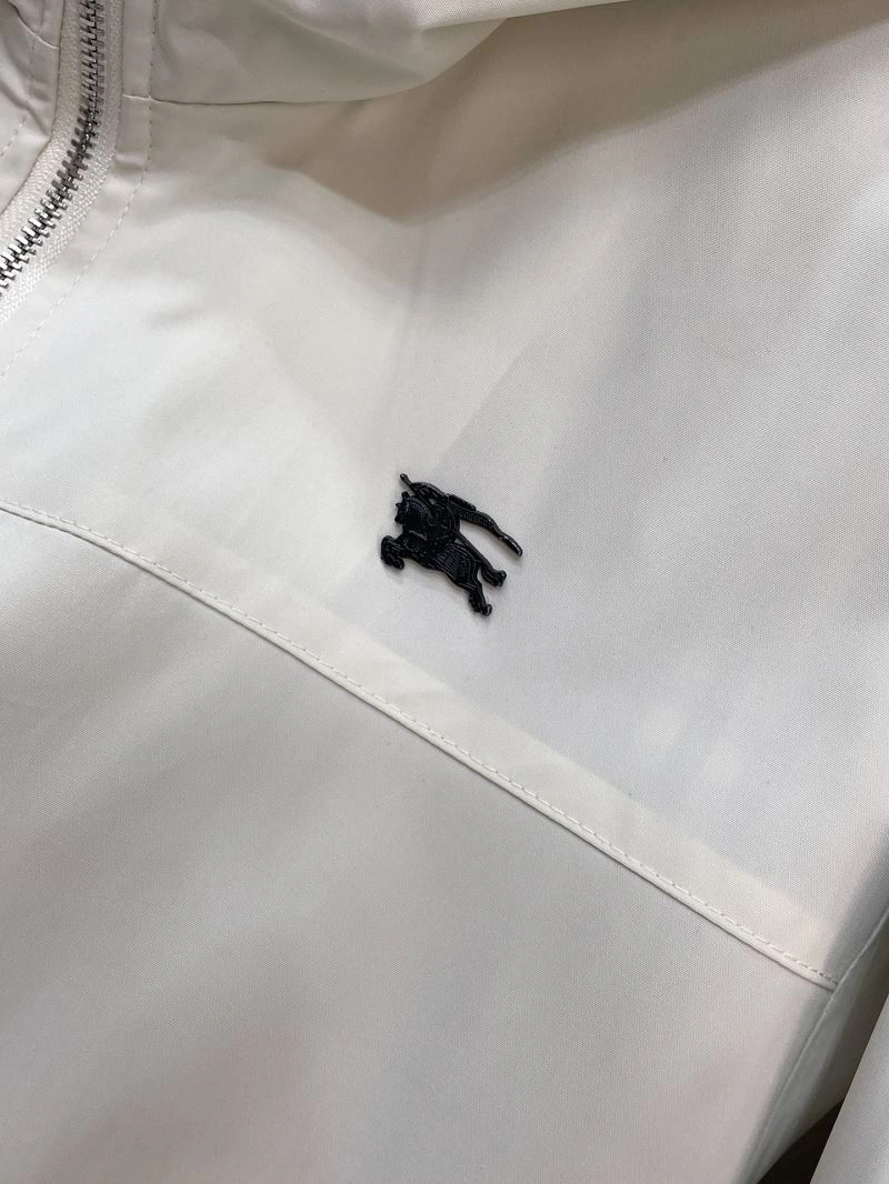 Minimalist Burberry Outwear 100736