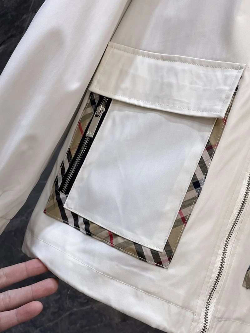 Minimalist Burberry Outwear 100736