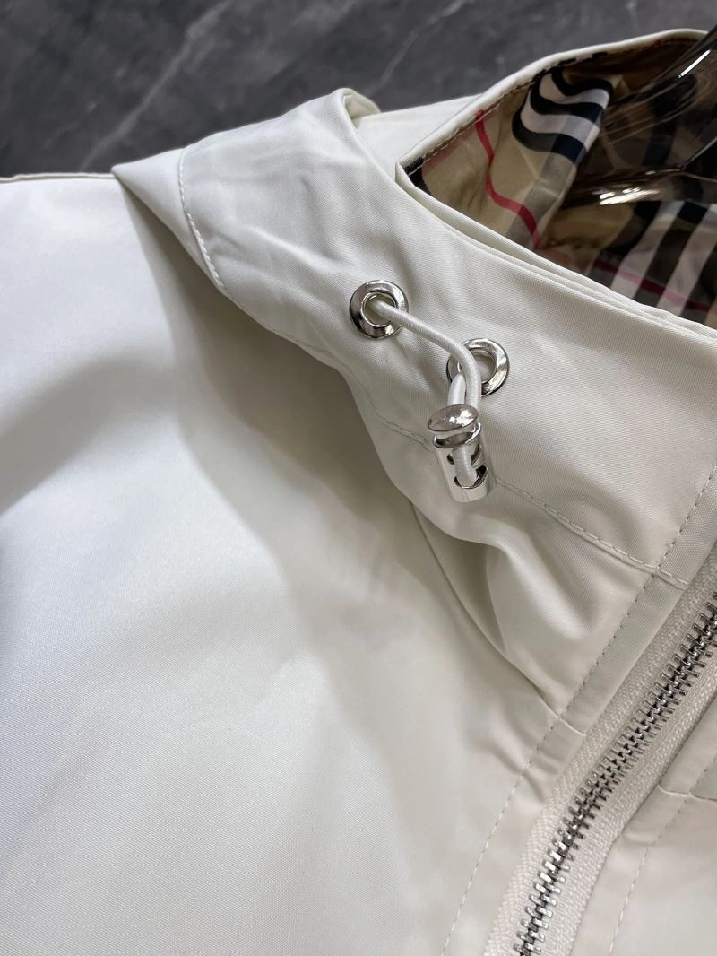 Minimalist Burberry Outwear 100736