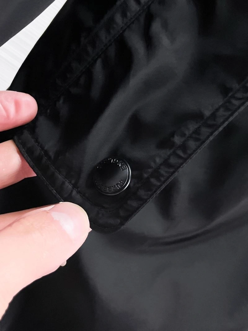 Flexible Burberry Outwear 100778