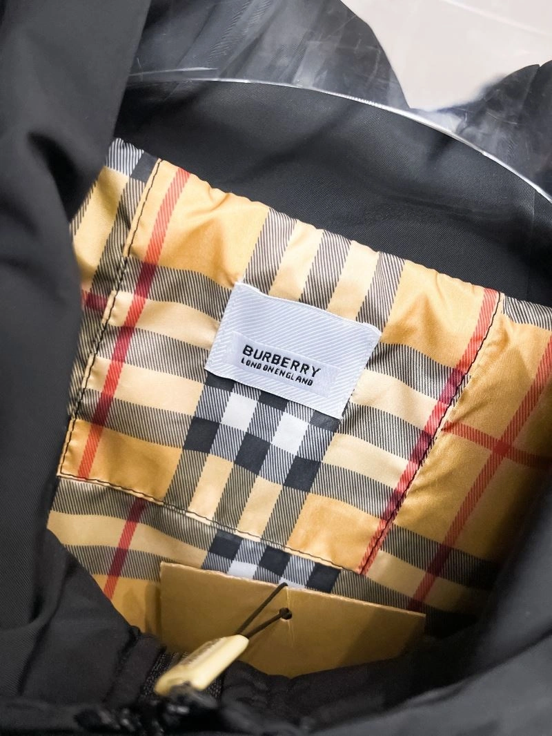 Burberry Outwear Bright 100725