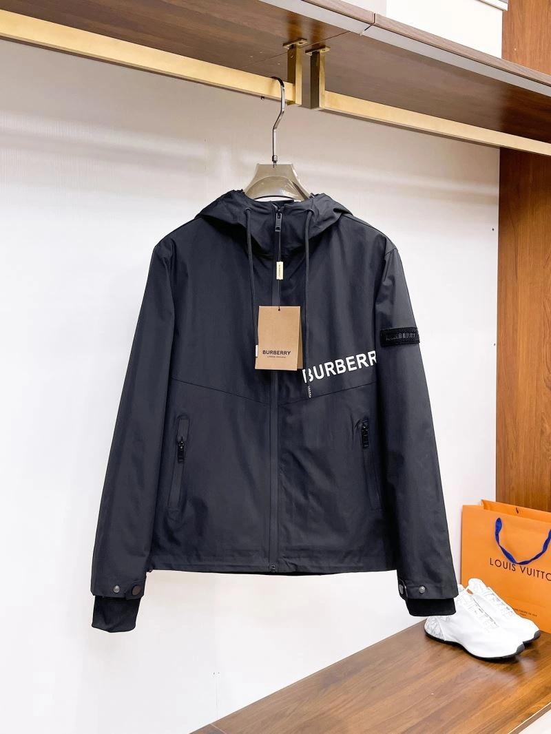 Burberry Outwear Effortless 100682