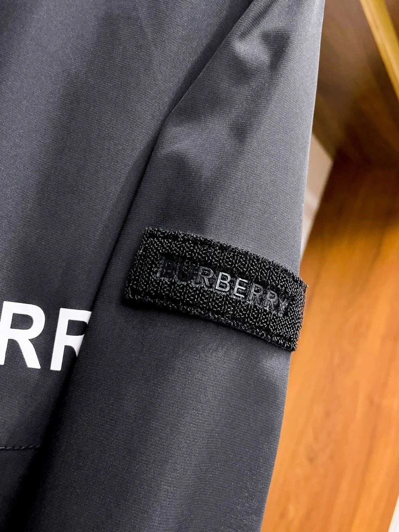 Burberry Outwear Effortless 100682